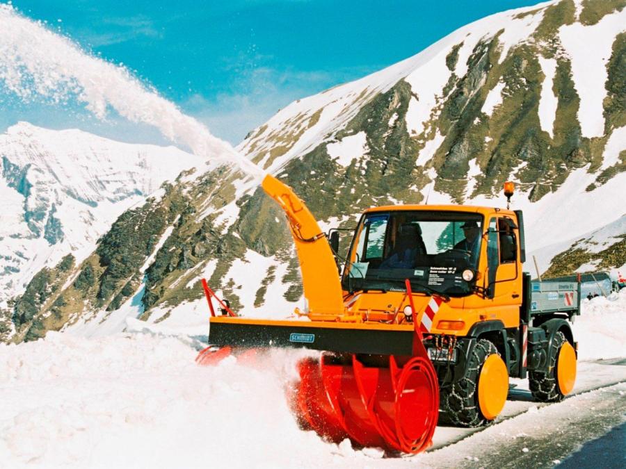  Mercedes-Benz Unimog U400 Road Service 2000 года  (фото 9 из 13)